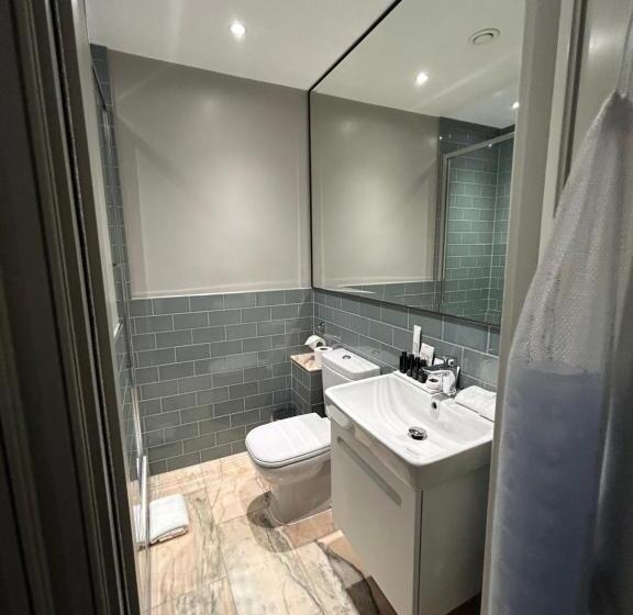 اتاق لوکس, No. 30 Knightsbridge