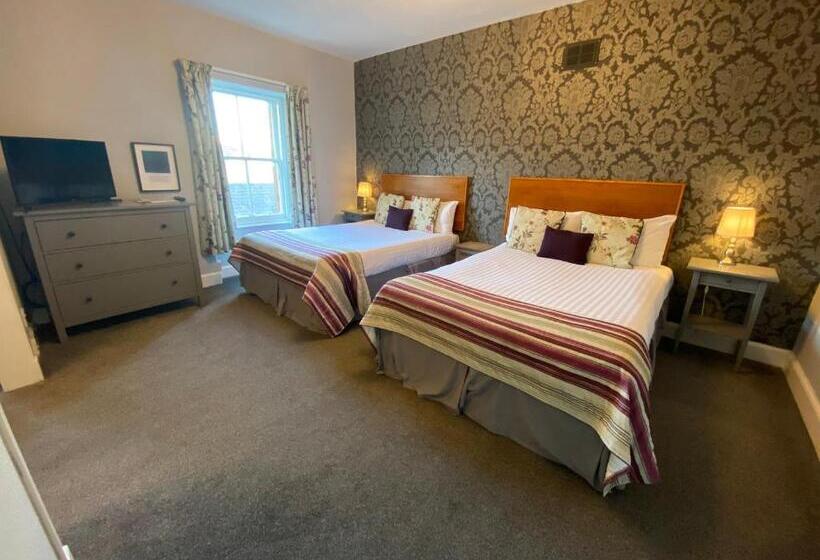 Семейный Номер, The County Hotel   Self Check In, Speed Wi Fi, Free Parking, Central Location