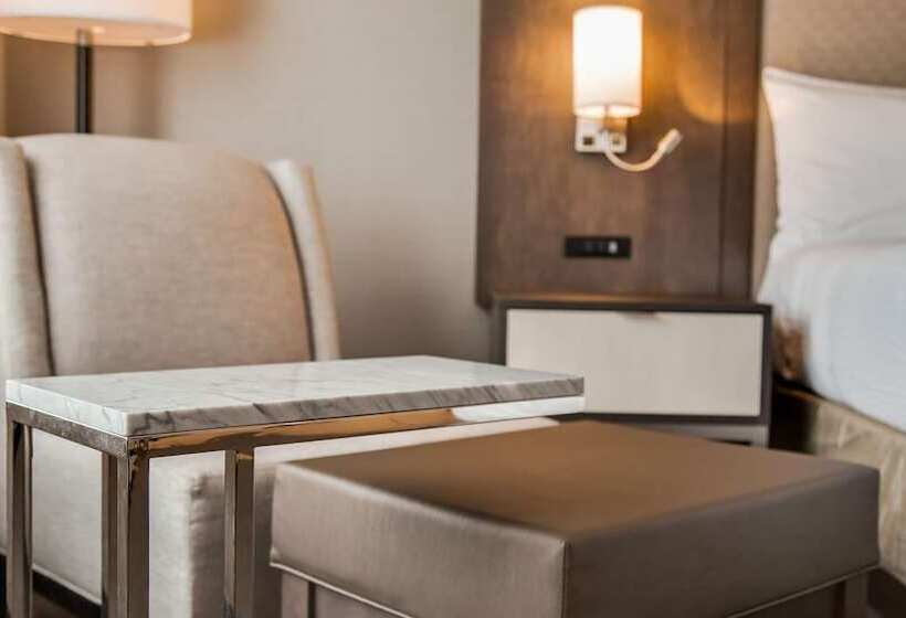 Люкс с Балконом, Best Western  Plus Executive Residency Rigby S Water World