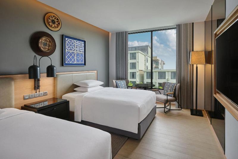 Номер Superior, Four Points By Sheraton Phuket Patong Beach Resort