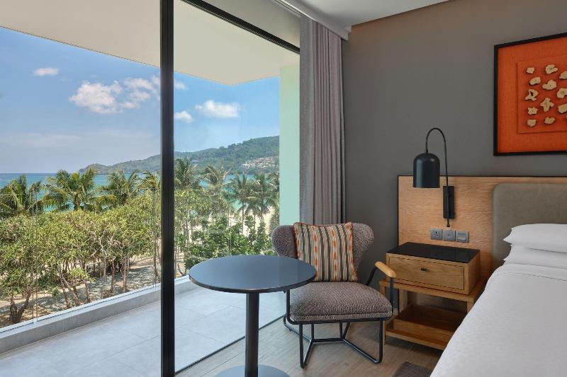 Люкс Кровать Кинг, Four Points By Sheraton Phuket Patong Beach Resort