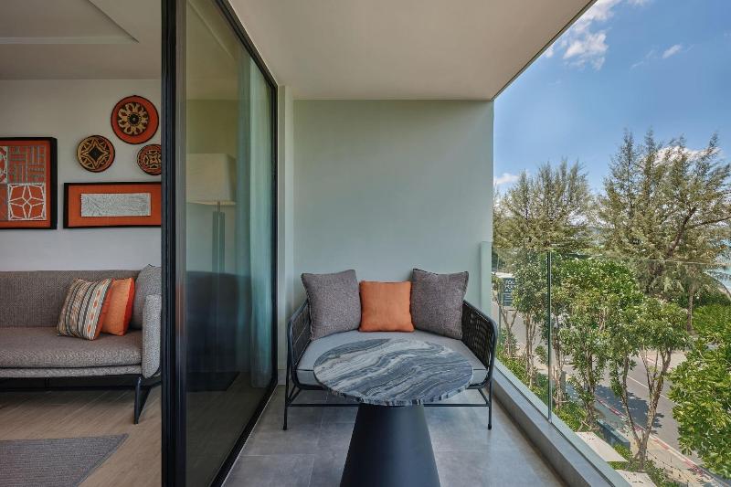 스위트 킹사이즈 침대, Four Points By Sheraton Phuket Patong Beach Resort