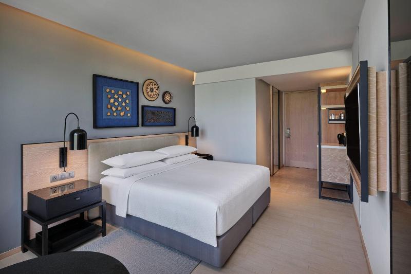 디럭스 룸 킹사이즈 침대, Four Points By Sheraton Phuket Patong Beach Resort