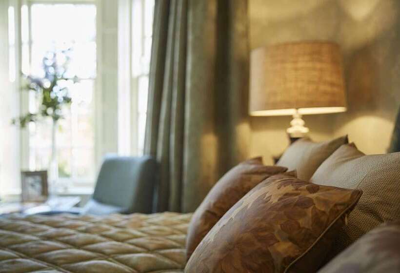 Семейный Номер, Cairn Lodge