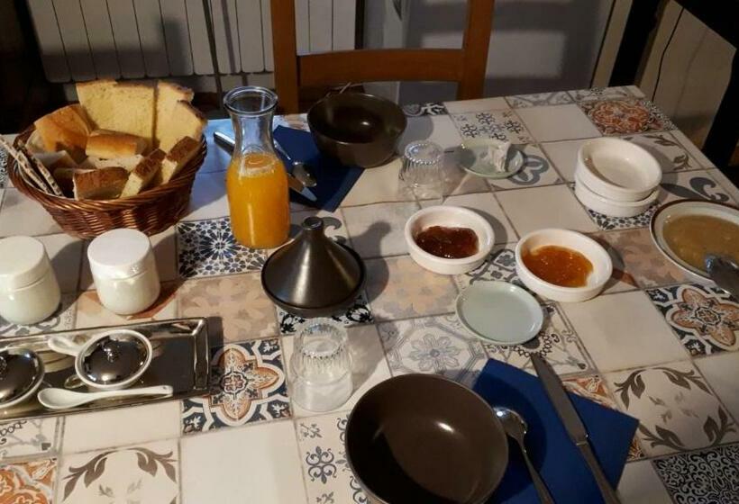 Номер Стандарт Вид на Сад, Chambre à La Campagne