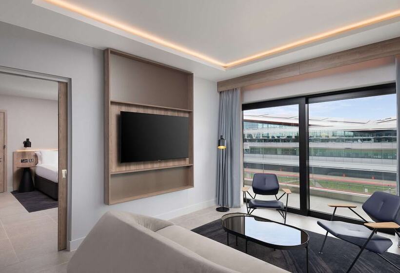 Люкс с Видом, Hilton Garden Inn Silverstone