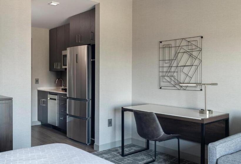디럭스 스위트 킹 침대, Staybridge Suites   Boston Logan Airport   Revere, An Ihg
