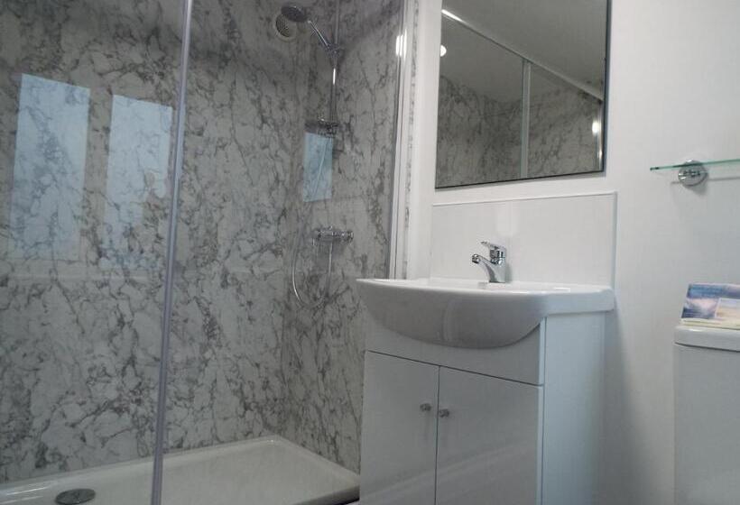 Семейный Номер, Corner House Guest House
