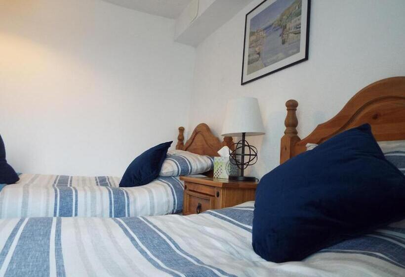 Номер Стандарт, Corner House Guest House