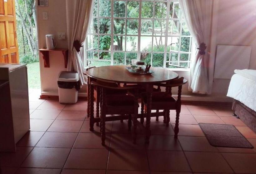 Семейный Номер Вид на Сад, The Riverhouse Guesthouse
