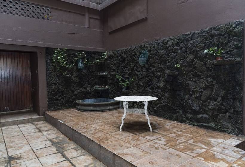 اتاق استاندارد سه نفره, Santillana
