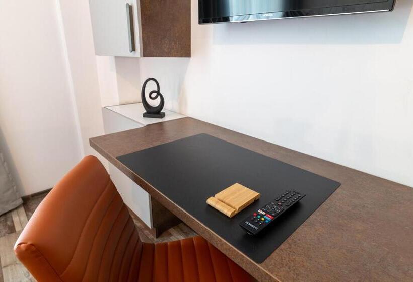 テラス付き１ベッドルームアパートメント, Tci Apartments