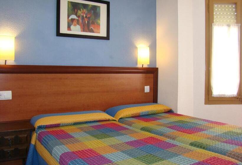 스탠다드 트리플 룸, Hostal Platja