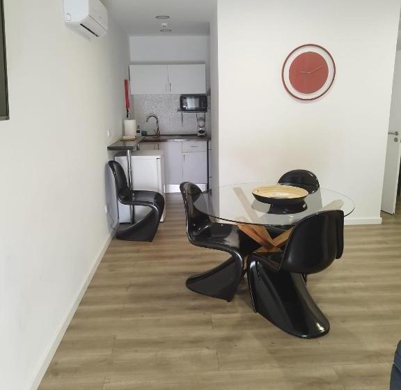 استودیوی سوپریور, Bus Station Suites & Studios