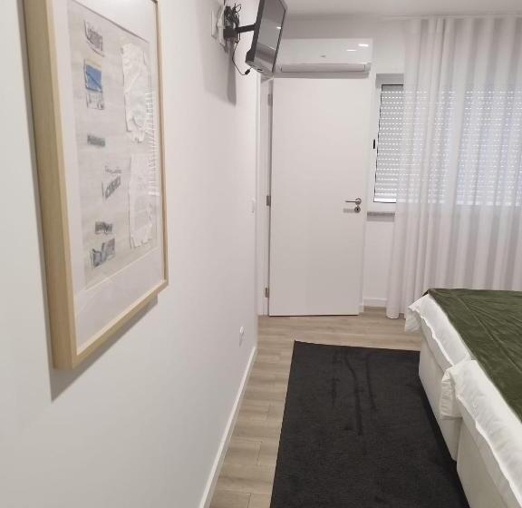 استودیوی سوپریور, Bus Station Suites & Studios