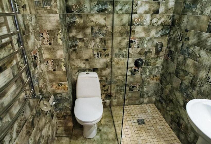 جناح جونيور, Clubhouse