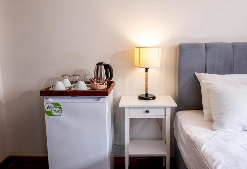 Трехместный Номер Стандарт Вид на Сад, Salkım Otel Gökçeada
