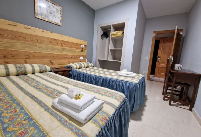 스탠다드 트리플 룸, Hostal Soto