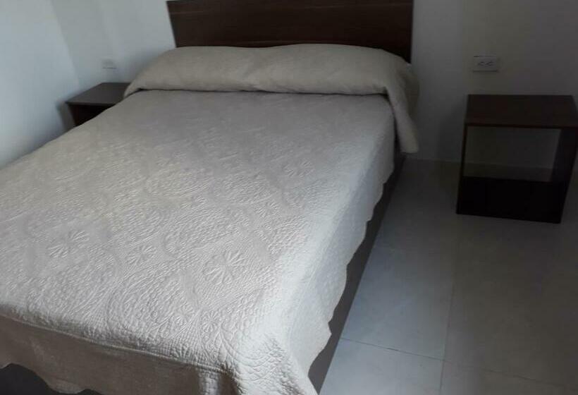 חדר סטנדרט לשלושה, Ludisa House