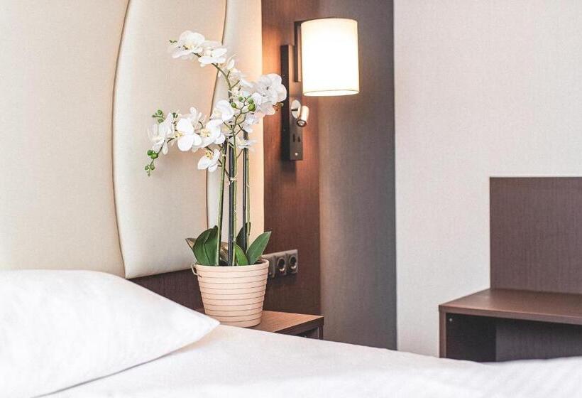 Номер Комфорт, Plaza Hotel Hanau