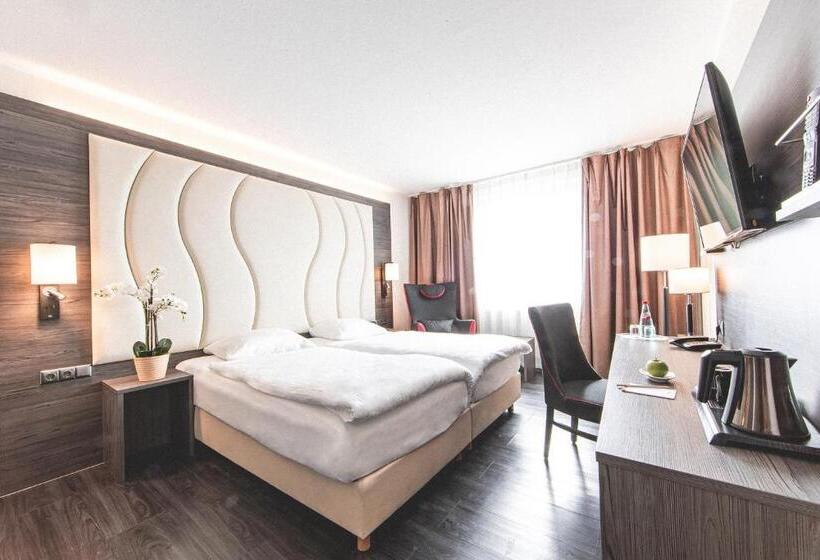 Семейный Номер, Plaza Hotel Hanau