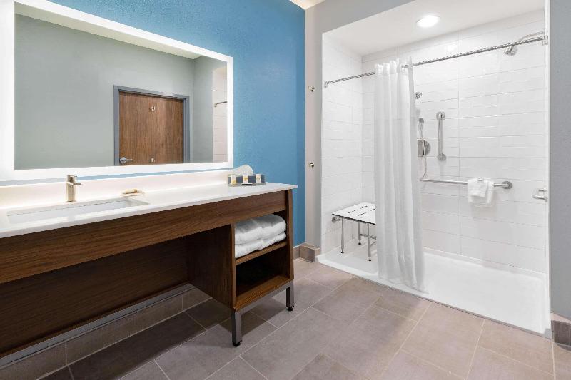 Номер Стандарт Адаптированный для Инвалидов, La Quinta Inn & Suites By Wyndham Fort Stockton Northeast