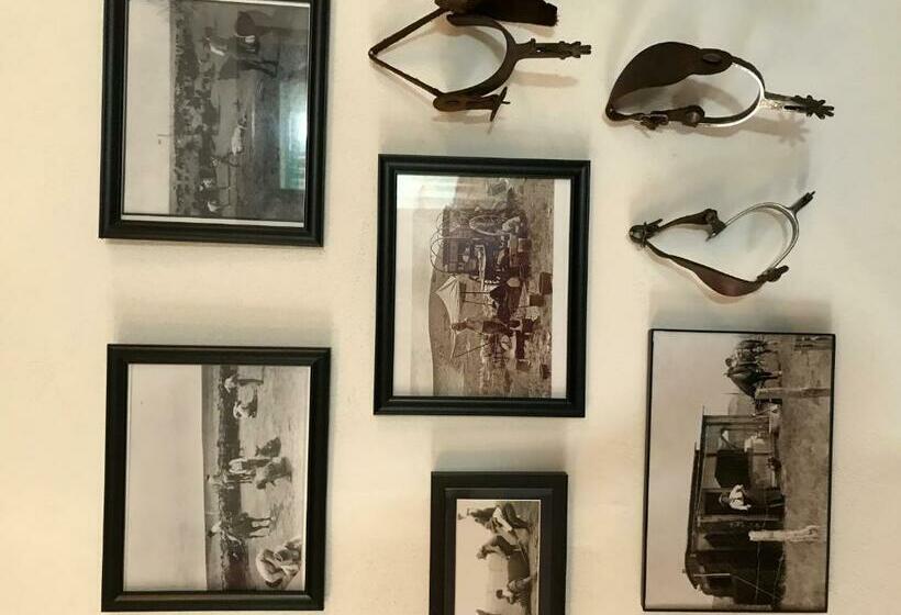 בית, 2 חדרי שינה, El Viejo Adobe   Across From Sul Ross Campus