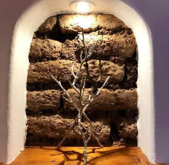 בית, 2 חדרי שינה, El Viejo Adobe   Across From Sul Ross Campus