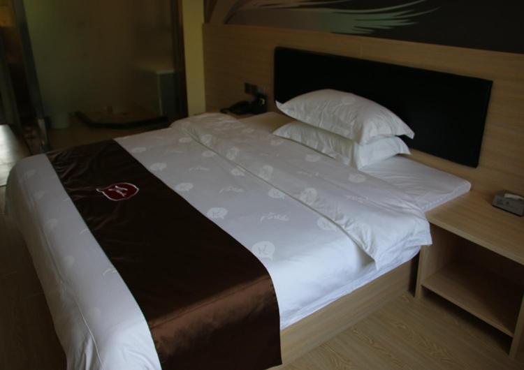 Номер Superior, Thank Inn Chain Hotel Heilongjiang Qiqihar Longsha District Middle Hospital High Speed Railway South