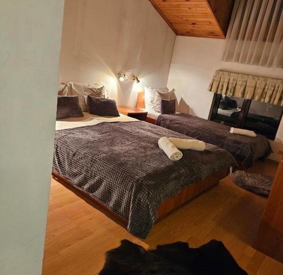 Номер Стандарт Трехместный, Guest House Karov   2 Stars
