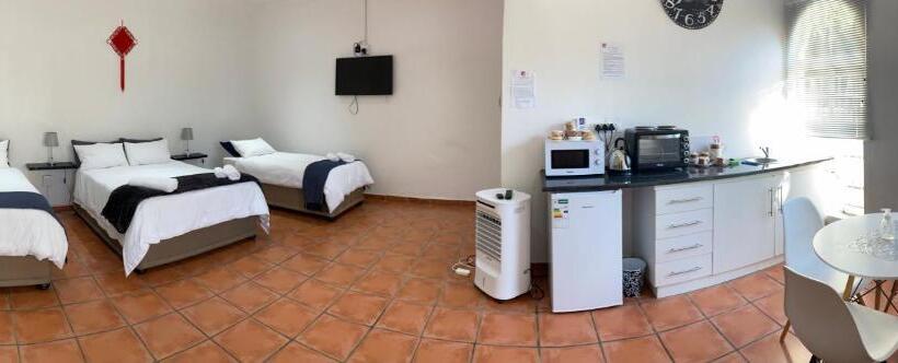 חדר משפחתי, One More Nap Self Catering
