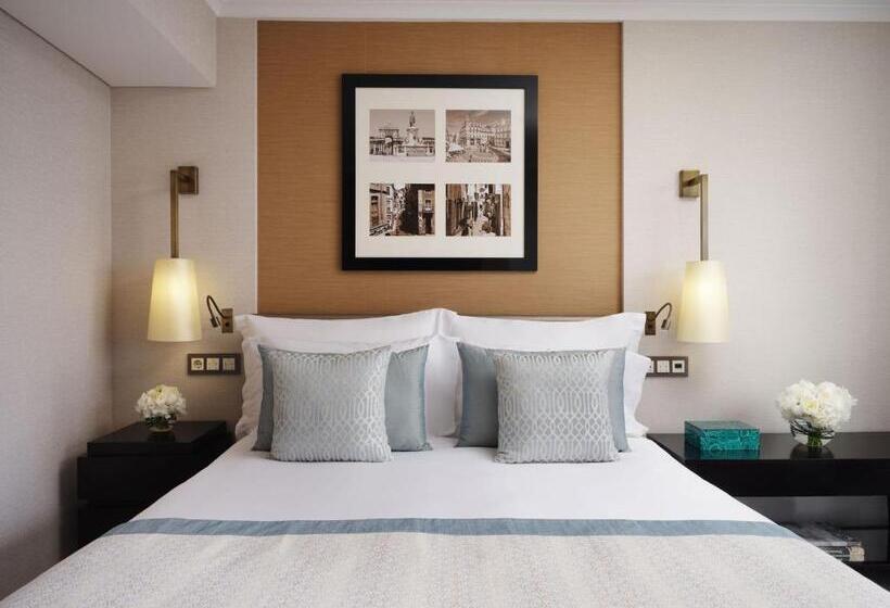 Quarto superior, Corinthia  Lisbon