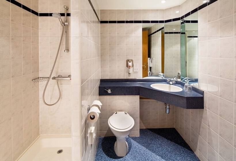 Семейный Номер, Ibis Preston North