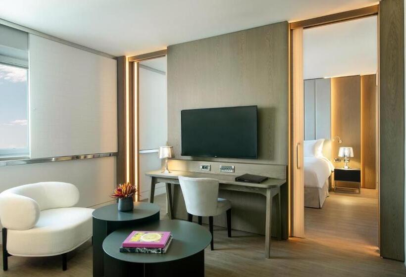 클럽 스위트, Sofitel Athens Airport