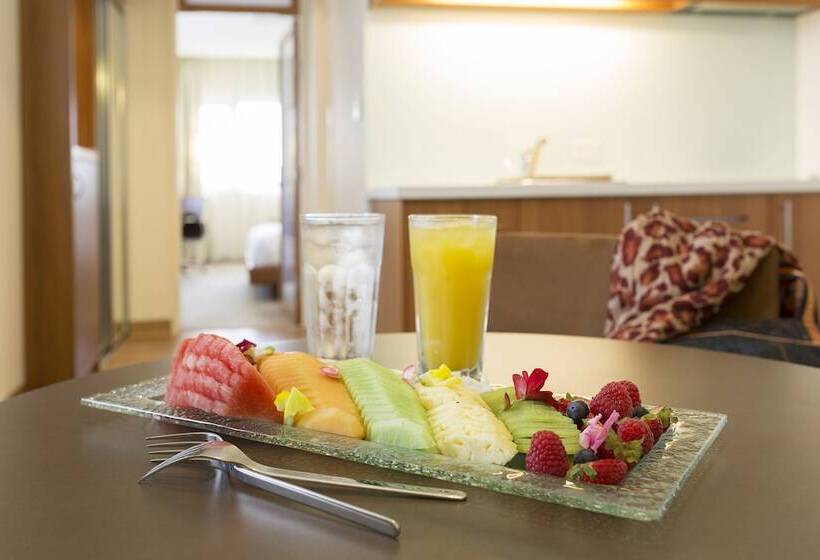 스탠다드 룸 더블 침대 2개, Novotel Canberra