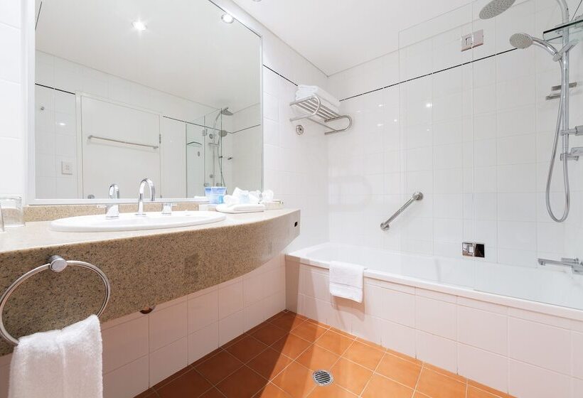 스탠다드 룸 더블 침대, Novotel Canberra