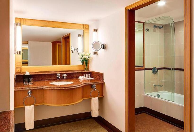 Номер Deluxe Кровать Кинг, Le Méridien Kochi