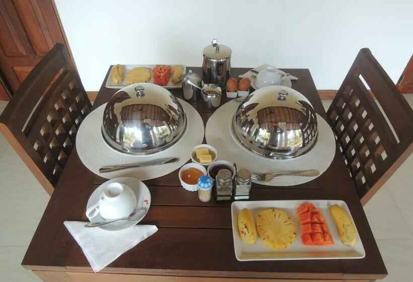 プールビュースタンダードルーム, Bentota Home Stay