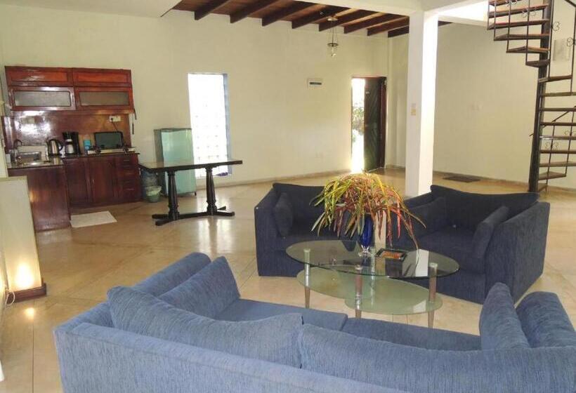 Апартаменты 1 Спальня Вид на Бассейн, Bentota Home Stay