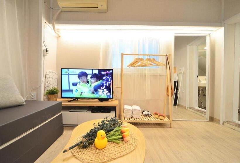 Quarto Familiar, Yeonnam Minbak