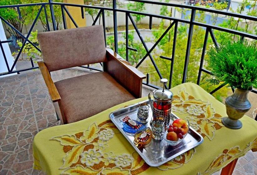 اتاق خانوادگی با چشم‌انداز باغ, Boutique Hotel Eco House Tbilisi