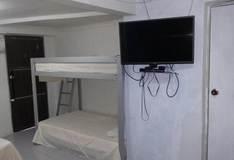 家庭间, Hostal Poseidon Del Mar