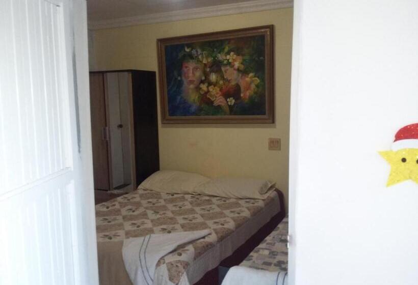 家庭间, Hostal Poseidon Del Mar