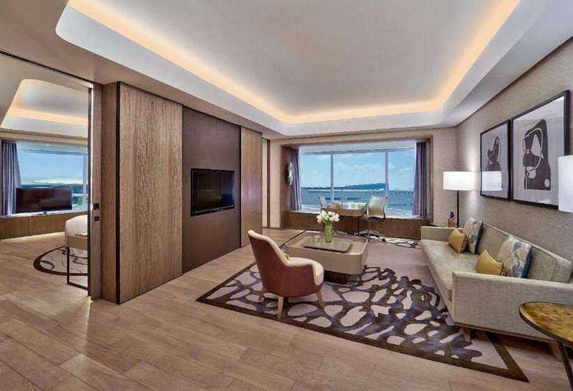 带双人大床的行政管理套房, Conrad New York Downtown