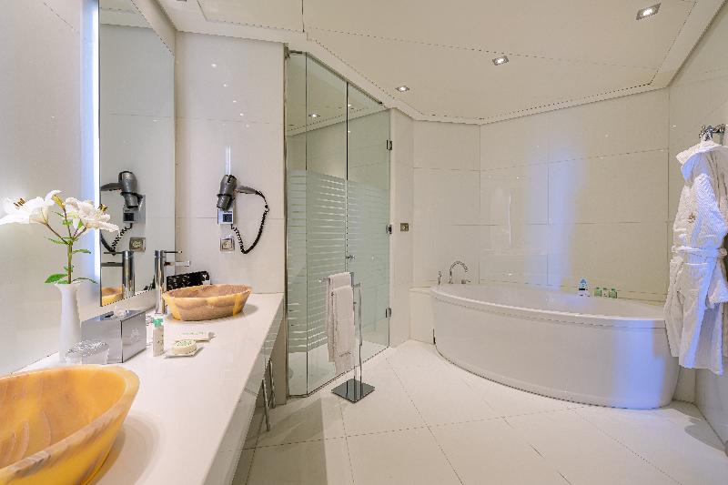 اتاق لوکس, Pyramid