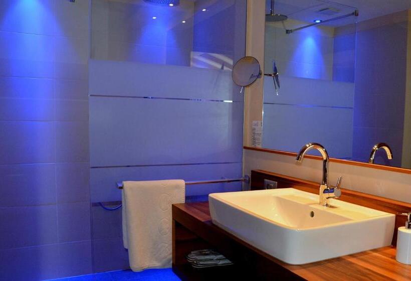 Superior Room with Terrace, Emmy  Five Elements