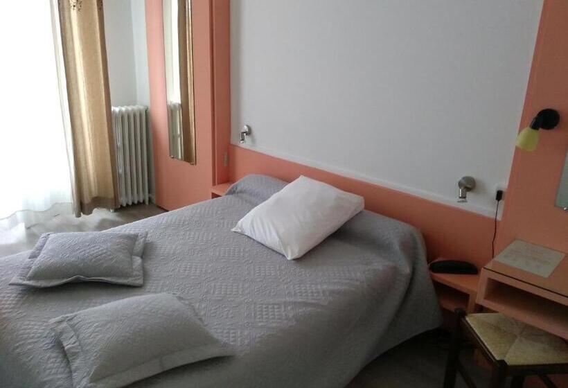 Номер Стандарт, Hôtel Restaurant Les Templiers