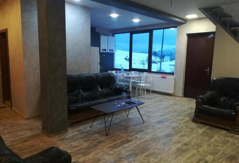 اتاق استاندارد سه نفره, Family Hotel Mtamta