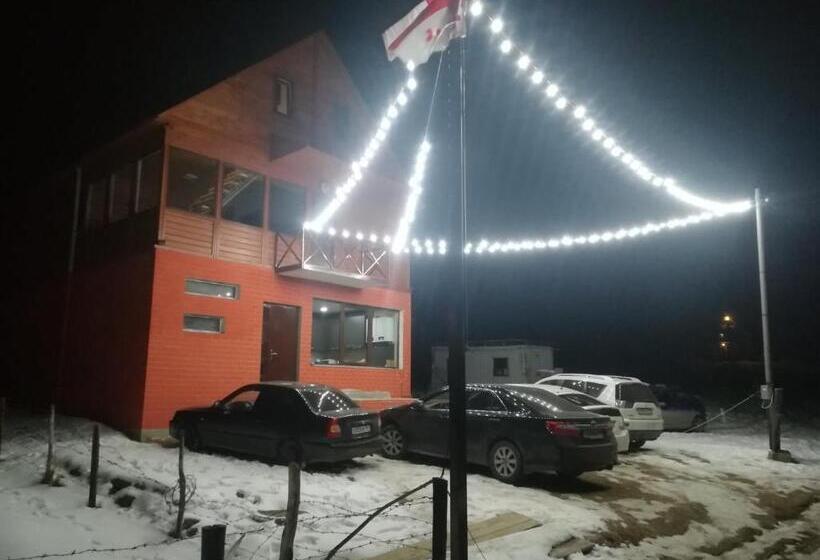 اتاق استاندارد سه تخته با سرویس بهداشتی مشترک, Family Hotel Mtamta