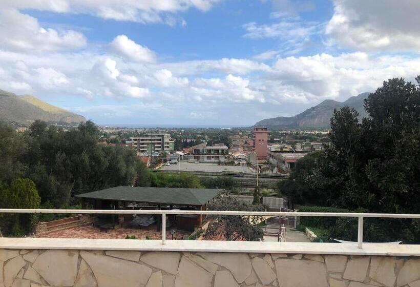 سوئیت جونیور با چشم‌انداز باغ, Small Paradise Palermo